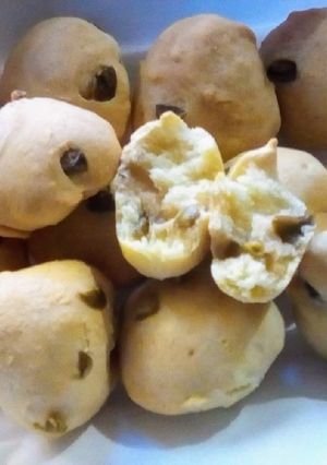 Una foto de Panecillos con aceitunas 🫒(⁠ ⁠◜⁠‿⁠◝⁠ ⁠)⁠♡🍺