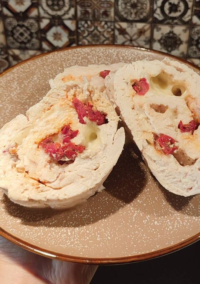 Рулет курячий з моцарелою та в'яленими томатами😋
