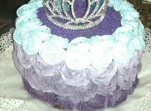 Una foto de Torta corona princesa