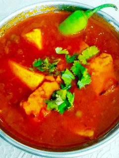 A picture of Matar Paneer.