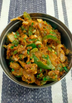 A picture of Capsicum - Onion Sabzi.