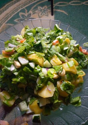 A picture of Vegetable salad with potatoes.