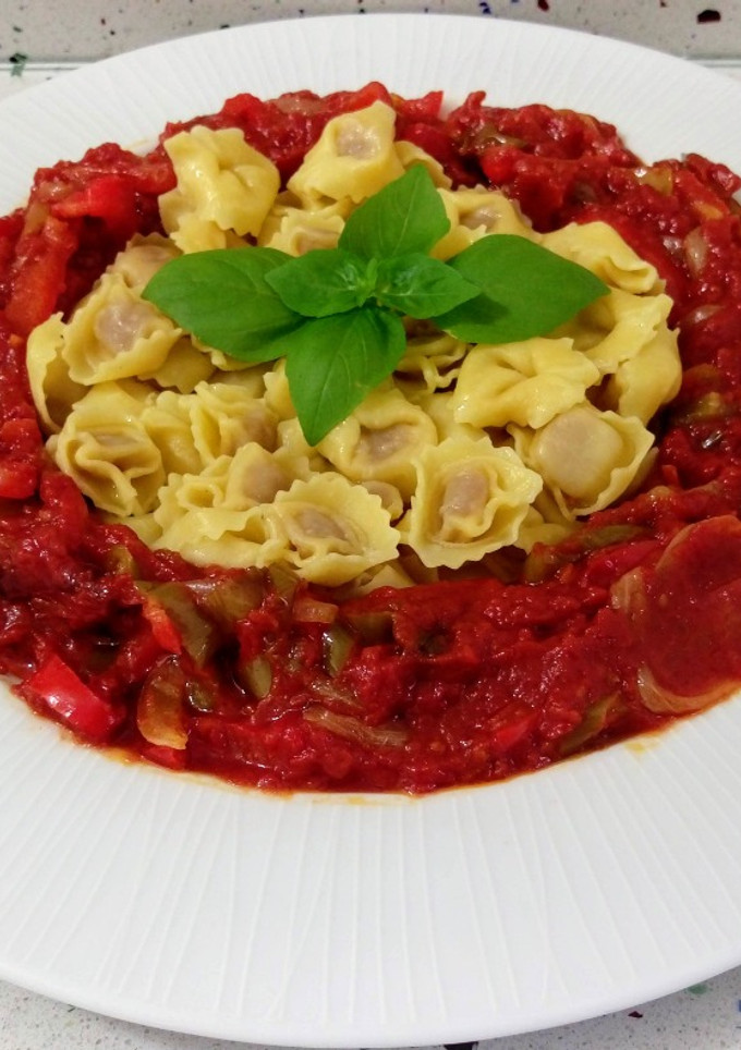 Una foto de Tortellinis de calabaza con salsa de tomate