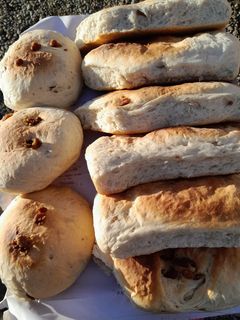 Una foto de Pan Casero con Chicharrón y Sin