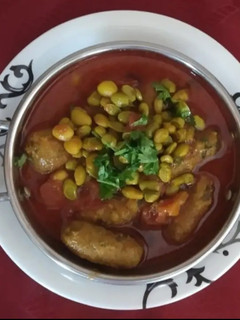 A picture of Methi muthiya & val papdi beans sabji.