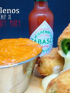 Una foto de Jalapeños rellenos de queso y ketchup de Bloody Mary