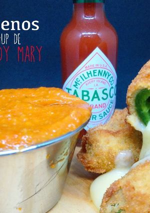 Una foto de Jalapeños rellenos de queso y ketchup de Bloody Mary