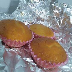 A picture of Vanilla Cupcakes.