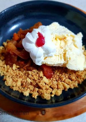 A picture of Deconstructe apple crumble.