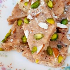 A picture of Almonds mithae.
