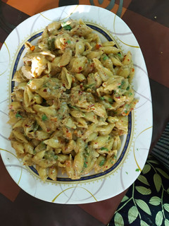 A picture of White sauce pasta.