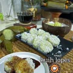 A picture of Kuih lopes.