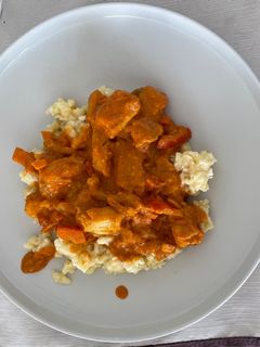 Harcsapaprikás túrós nokedlivel recept fotója