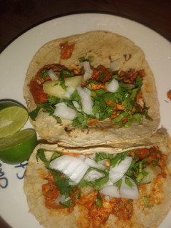 Una foto de Tacos de pollo estiló pastor