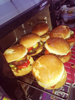 चीज बर्गर (Cheese burger recipe in hindi) रेसिपी मुख्य फोटो