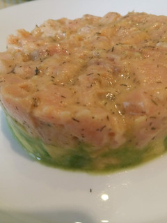 Una foto de Tartar de salmón y aguacate