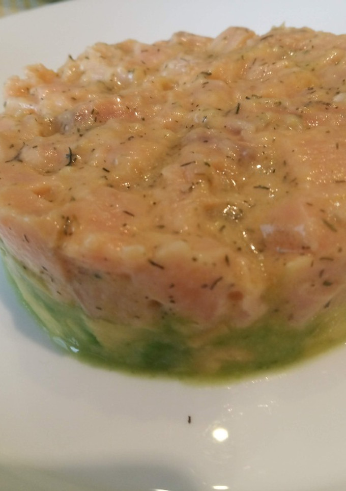 Una foto de Tartar de salmón y aguacate
