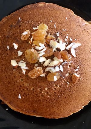 A picture of Raisin almond pancakes.