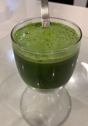 હર્બલ ગ્રીન જ્યુસ (Herbal Green Juice Recipe In Gujarati) રેસીપી મુખ્ય ફોટો