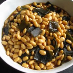 Simmered Soy Beans & Kombu (Kelp) A picture of Simmered Soy Beans & Kombu (Kelp).