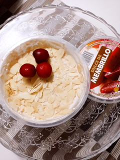Una foto de Helado cremoso de dulce de membrillo
