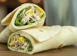 Foto de Wraps de Alface com Atum e Abacate