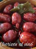 Chorizos al vino en olla de cocción lenta crockpot