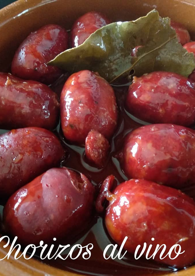 Una foto de Chorizos al vino en olla de cocción lenta crockpot