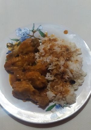 Una foto de 🪷Alitas de pollo a la salsa de mandarina 🍊 y arroz con mantequilla 🪷