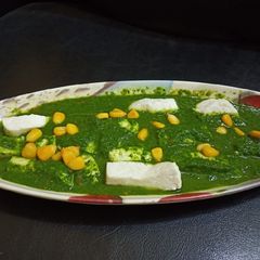 A picture of Palak corn paneer.