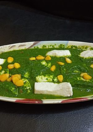 A picture of Palak corn paneer.