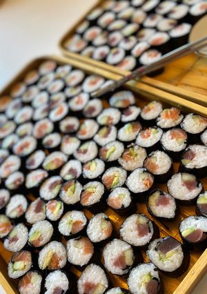Une photo de 4• Maki et Sashimi