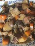 Noix de veau aux pommes de terre carottes et champignons au miel et vin blanc