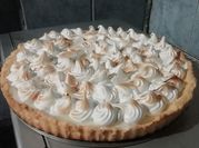 Una foto de batidora de pie