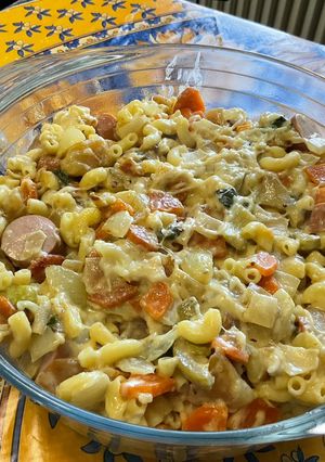Une photo de Pâtes d’Alsace aux légumes sautés, saucisses et emmental