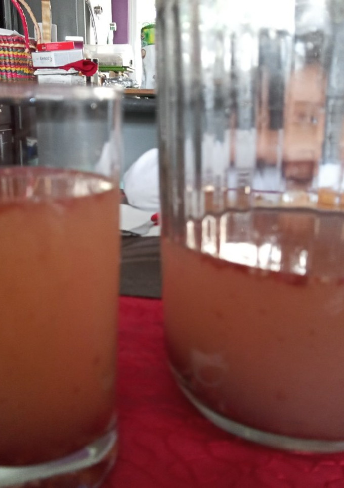 Una foto de Agua de toronja y arándano 🍊
