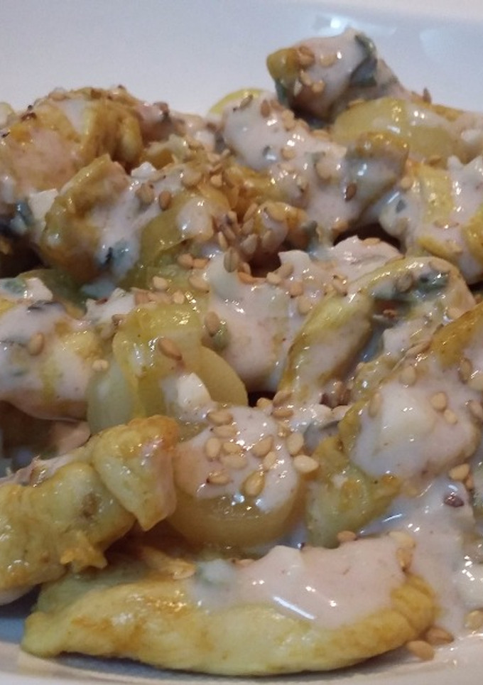 Una foto de Pollo aromatizado con salsa de yogurt
