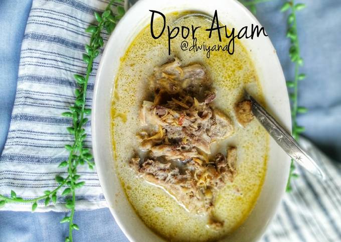 Opor Ayam Bumbu Putih