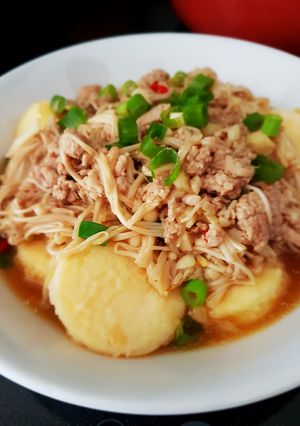 รูปของ ผัดเต้าหู้ไข่ใส่หมูสับเห็ดเข็มทอง