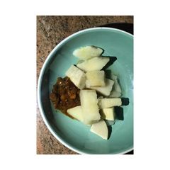 A picture of Yam and pepper Sauce.
