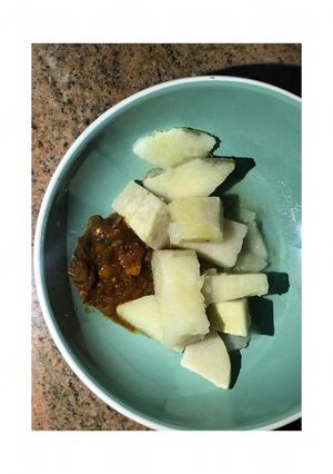 A picture of Yam and pepper Sauce.