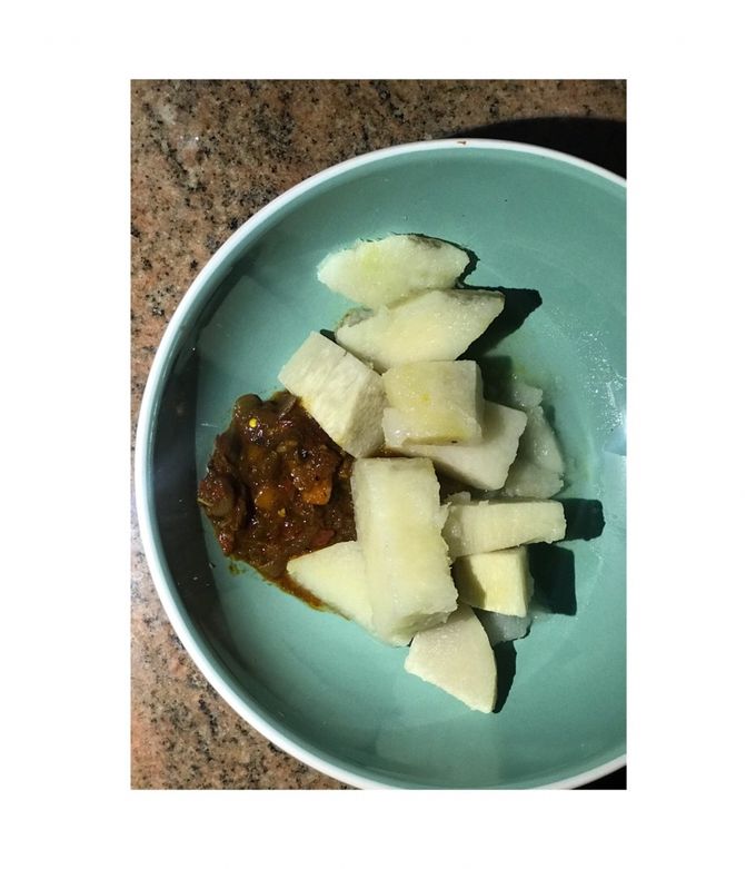 A picture of Yam and pepper Sauce.