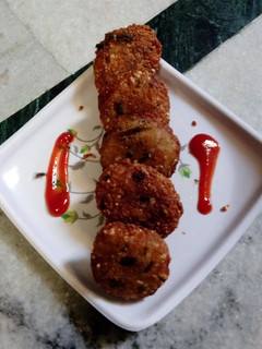 आलू चावल के कटलेट (Aloo chawal ke cutlet recipe in Hindi) रेसिपी मुख्य फोटो