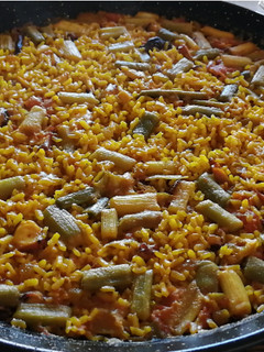 Una foto de Arroz con pulpo y ajetes