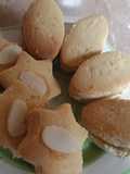 Peanuts biscuits with jam coated