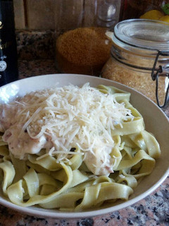 Una foto de Pasta de espinacas a la carbonara