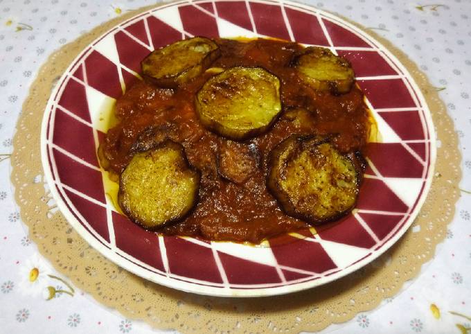 Easiest Way to Prepare Aubergines frites a la sauce tomate 🍆🍅