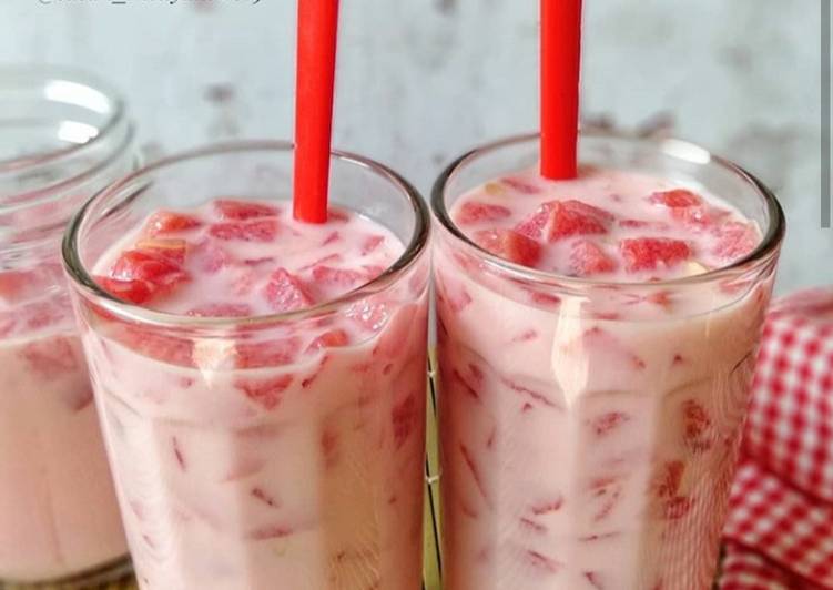Langkah Mudah untuk Menyiapkan Es semangka susu yang Lezat Sekali