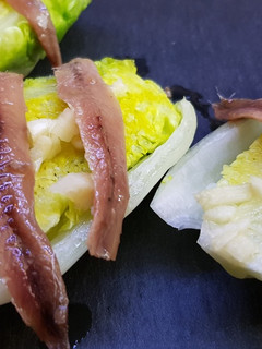 Una foto de Cogollos de Lechuga con Anchoas
