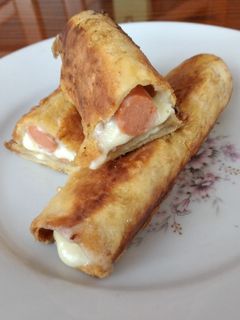 Una foto de Deliciosos Rollitos de salchicha y queso😋🙌
